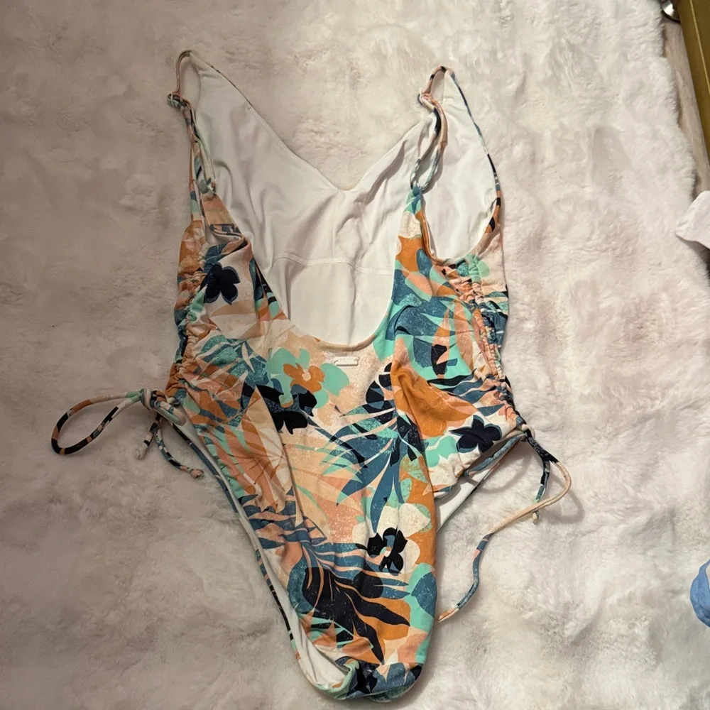 Roxy one piece swimsuit - Picture 2 of 3